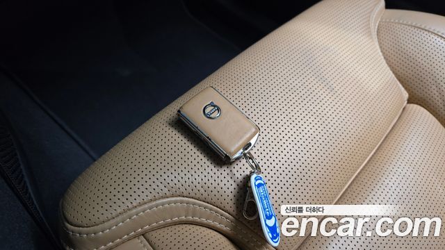 Volvo XC60 2018 — photo 23