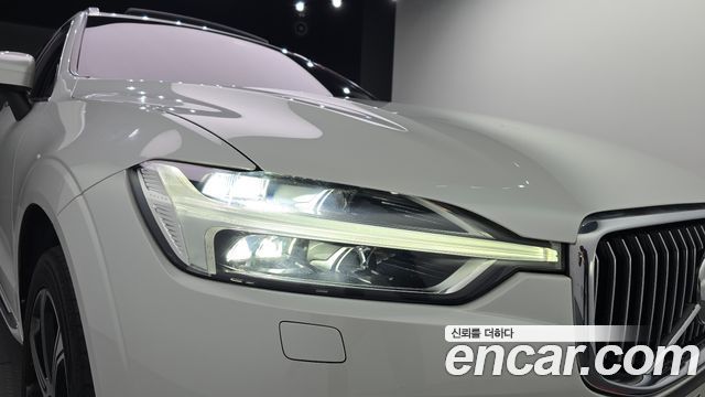 Volvo XC60 2018 — photo 8