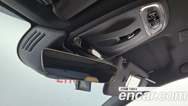 Volvo XC60 2018 — photo 28