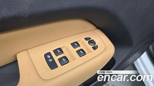 Volvo XC60 2018 — photo 29