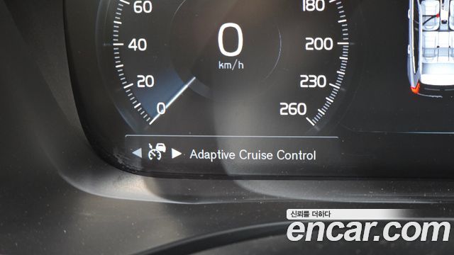 Volvo XC60 2018 — photo 31