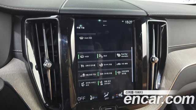 Volvo XC60 2018 — photo 33