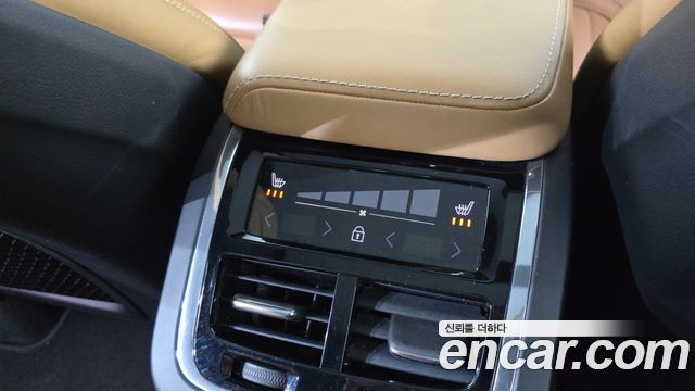 Volvo XC60 2018 — photo 34