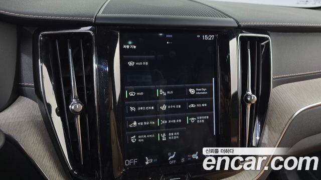 Volvo XC60 2018 — photo 35