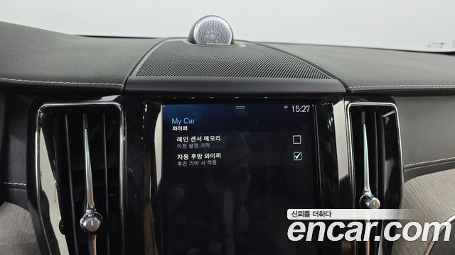 Volvo XC60 2018 — photo 37