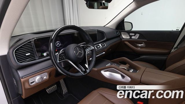 Mercedes-Benz GLS-Class 2025 — photo 13