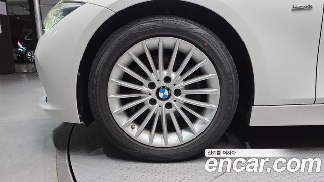 BMW 3-Series 2018 — photo 5