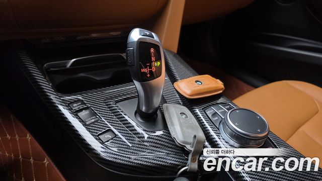 BMW 3-Series 2018 — photo 12