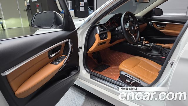 BMW 3-Series 2018 — photo 13