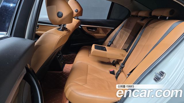 BMW 3-Series 2018 — photo 17