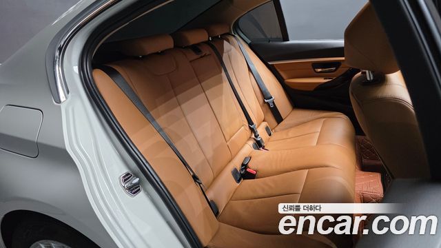 BMW 3-Series 2018 — photo 18
