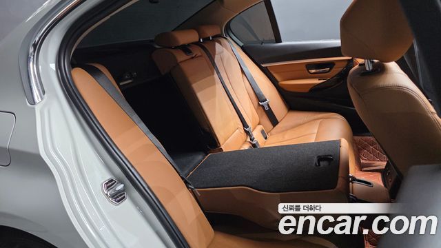 BMW 3-Series 2018 — photo 19
