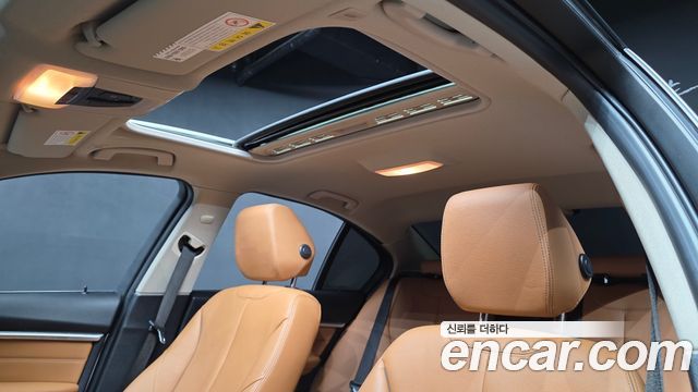 BMW 3-Series 2018 — photo 25