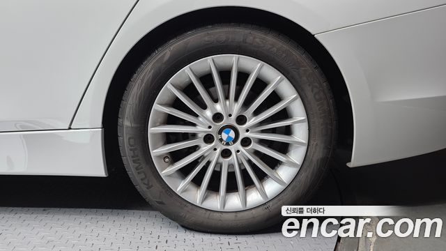 BMW 3-Series 2018 — photo 7