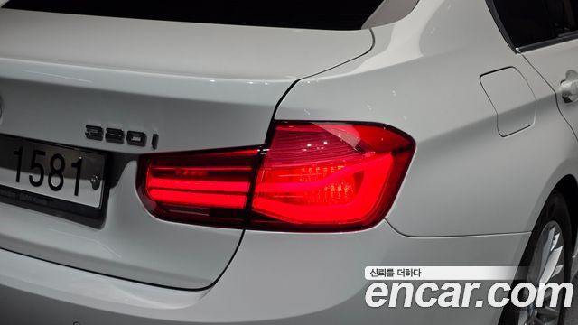 BMW 3-Series 2018 — photo 9