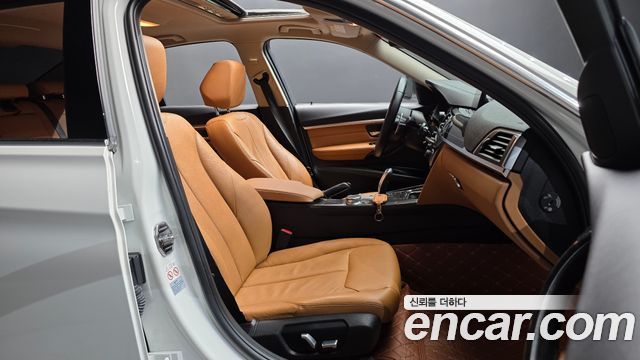 BMW 3-Series 2018 — photo 16