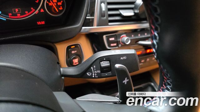 BMW 3-Series 2018 — photo 28