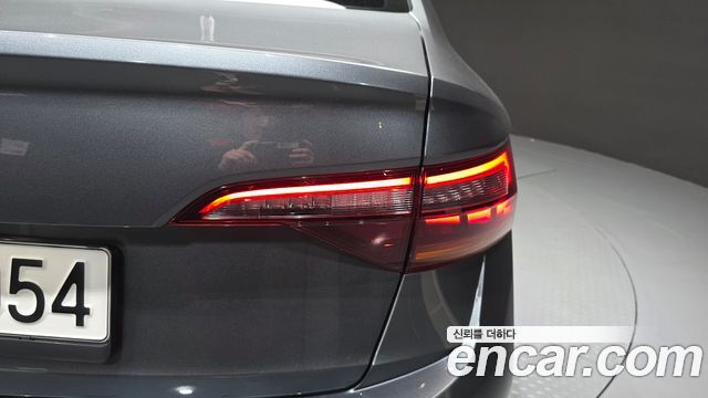 Volkswagen Jetta 2024 — photo 9