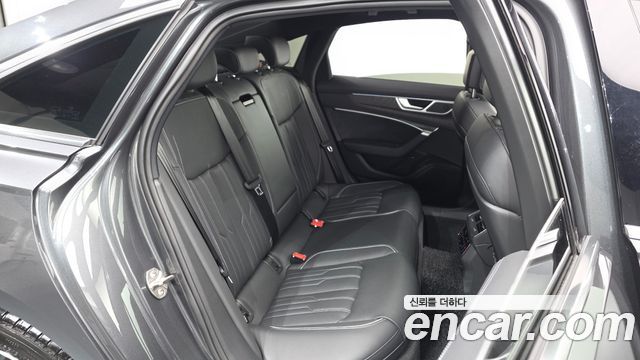 Audi A6 2022 — photo 17