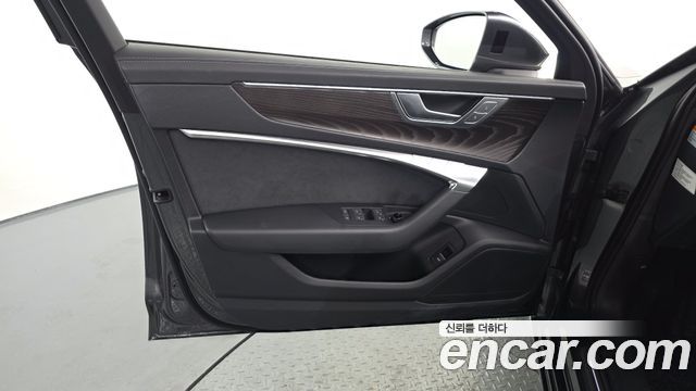 Audi A6 2022 — photo 14