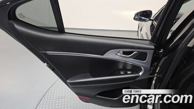 Genesis G70 2019 — photo 15