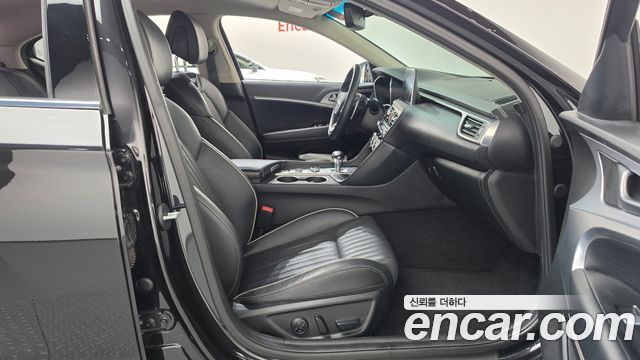 Genesis G70 2019 — photo 16