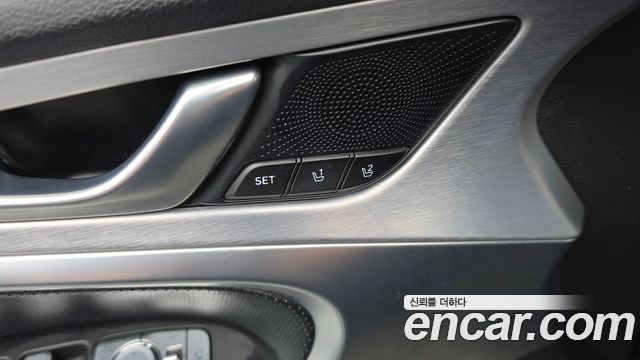 Genesis G70 2019 — photo 31