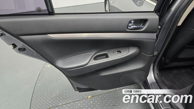 Infiniti G 2010 — photo 15