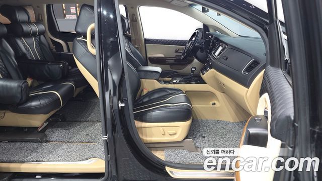 Kia Canival 2018 — photo 10