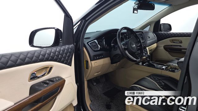 Kia Canival 2018 — photo 11