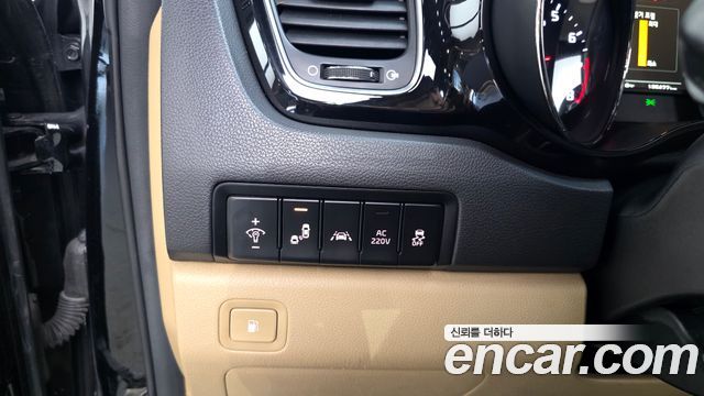 Kia Canival 2018 — photo 17