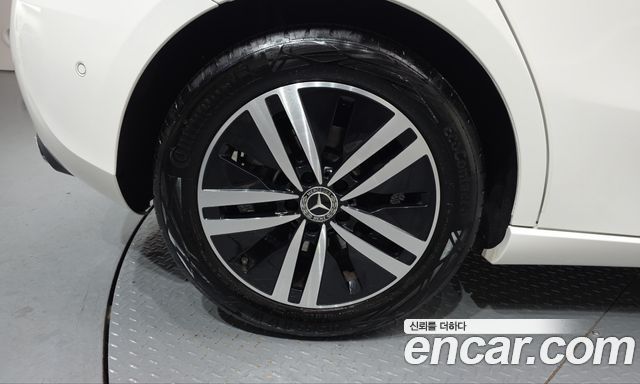 Mercedes-Benz A-Class 2022 — photo 5