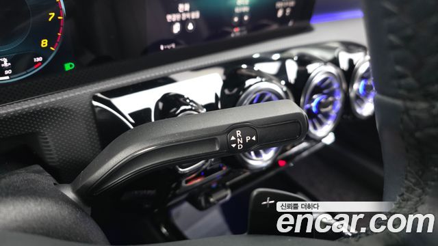 Mercedes-Benz A-Class 2022 — photo 12