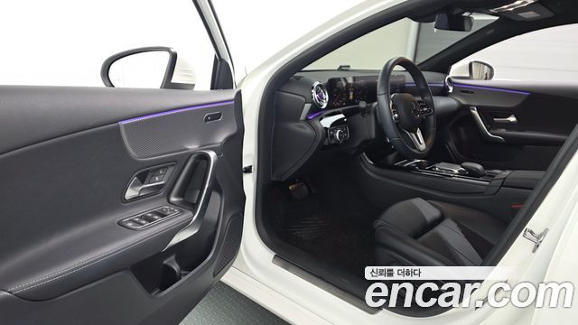 Mercedes-Benz A-Class 2022 — photo 13