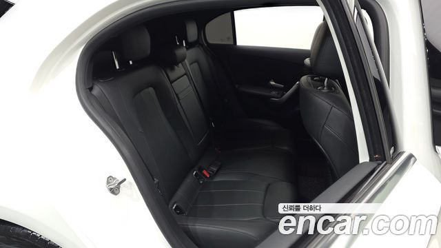 Mercedes-Benz A-Class 2022 — photo 17
