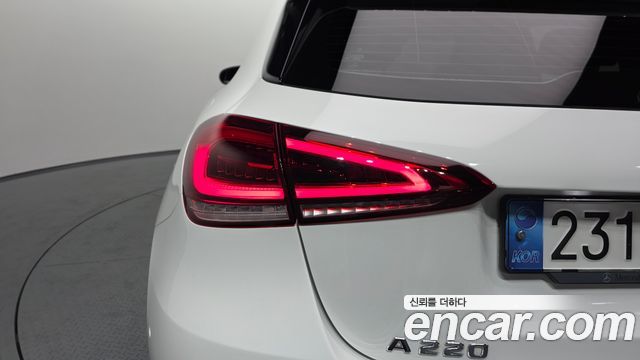 Mercedes-Benz A-Class 2022 — photo 9