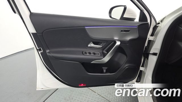 Mercedes-Benz A-Class 2022 — photo 14