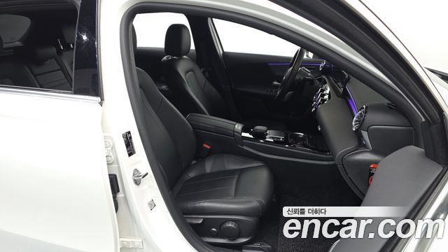 Mercedes-Benz A-Class 2022 — photo 16