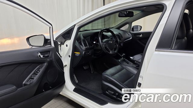 Kia K3 2013 — photo 13