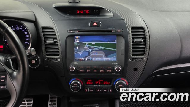 Kia K3 2013 — photo 21
