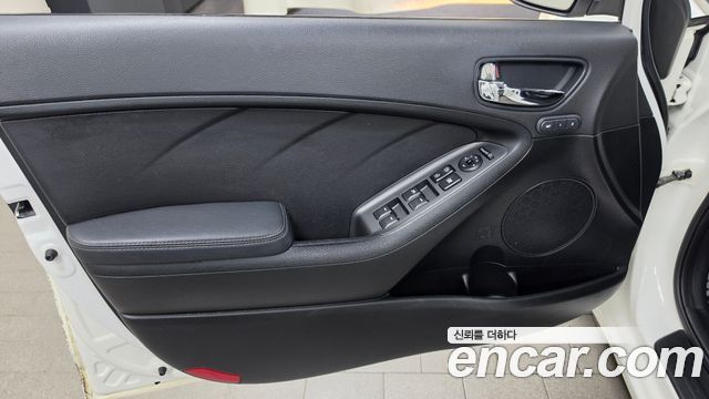 Kia K3 2013 — photo 14