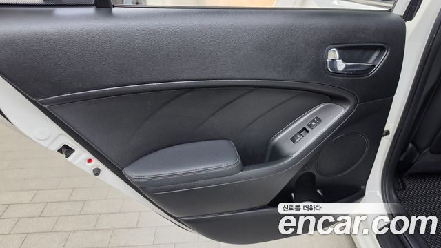 Kia K3 2013 — photo 15