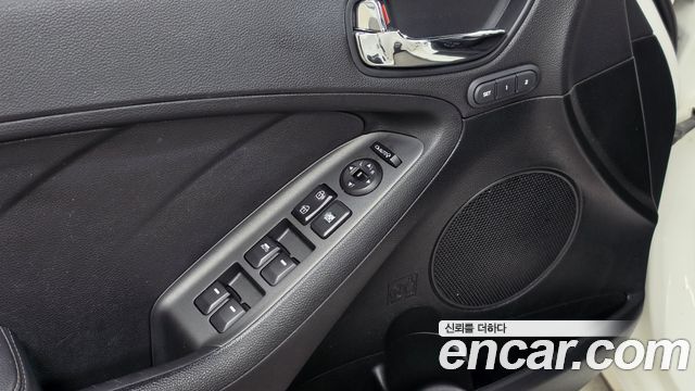 Kia K3 2013 — photo 27