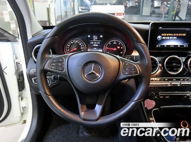Mercedes-Benz C-Class 2017 — photo 8