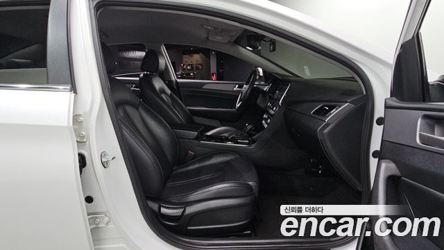 Hyundai Sonata 2018 — photo 12
