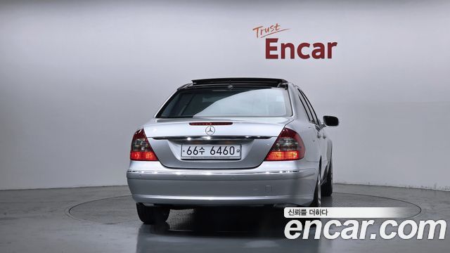 Mercedes-Benz E-Class 2007 — photo 4