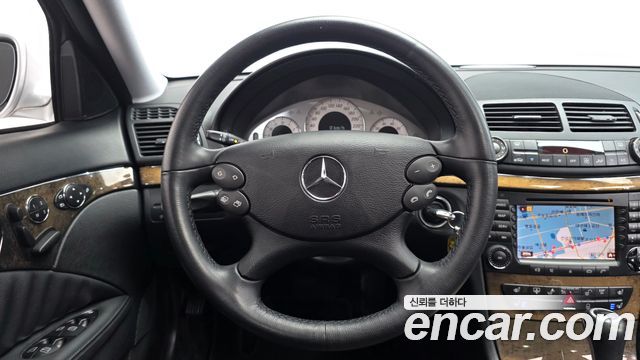 Mercedes-Benz E-Class 2007 — photo 13