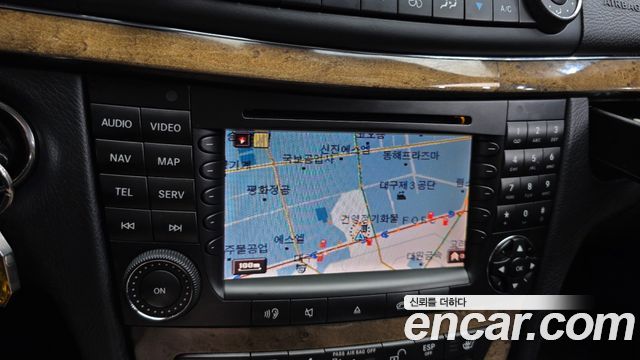 Mercedes-Benz E-Class 2007 — photo 14
