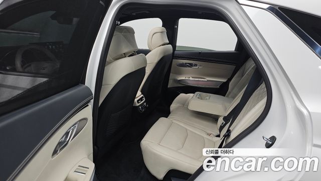 Genesis GV70 2022 — photo 17