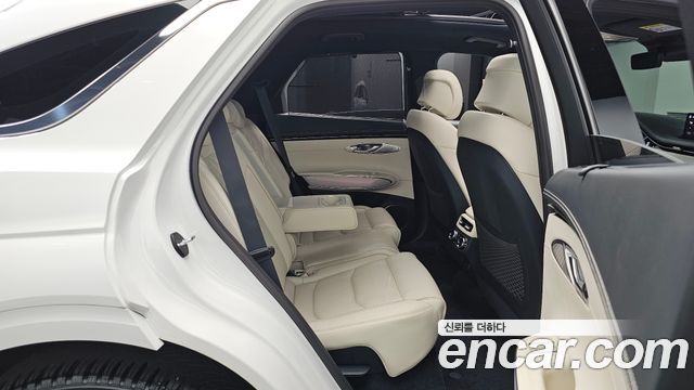 Genesis GV70 2022 — photo 18